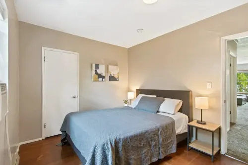 Private full-floor upstairs 2 bedroom apartment @13th & Grand