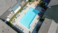 3 Story 2Br-2.5BA Townhouse w/Terrace/Pool Downtown ATL