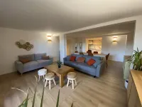 T3 Bord Canal du Midi Piscine Hotels in Homps