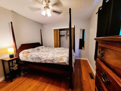 Stay Central in Style - UK/DT/Keeneland/Rupp Hotels near The Lexington Cemetery