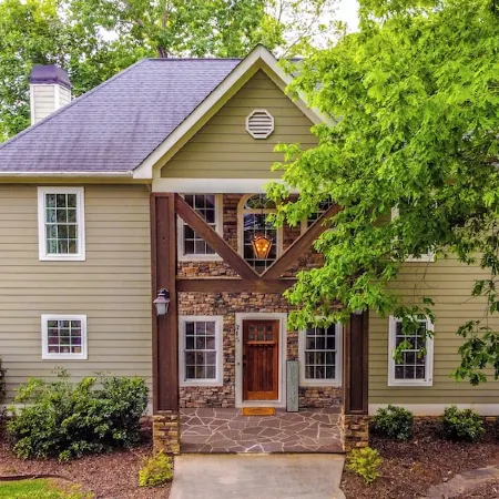 Lakefront Retreat l Near Clemson, Hot Tub, Game Room, Kayaks, Private Dock
