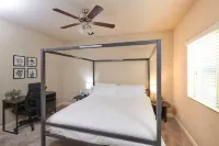 Sparkling & New KING I Close to Necessities 프레즈노 호텔