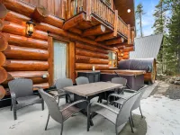 Cozy Ski Retreat in Govy w/ Hot Tub and Outdoor Sauna