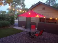 Happy Bison Bungalow - located in Downtown Cody! Hotels near Old Trail Town