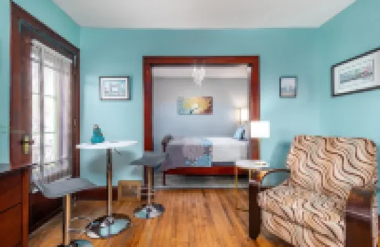Tremont  1BR  Pet Friendly, Private w/dedicated workspace and soaking tub!