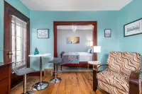Tremont  1BR  Pet Friendly, Private w/dedicated workspace and soaking tub!