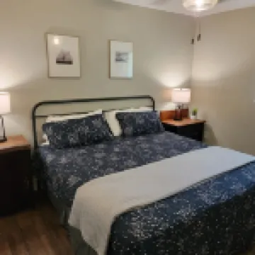 Cute, pet-friendly home in quiet neighborhood. Close to state parks & downtown. 帕克縣酒店