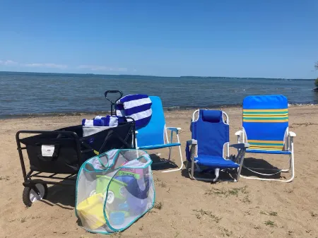 Pets ,Family, Fire pit , Playground Beach and more!