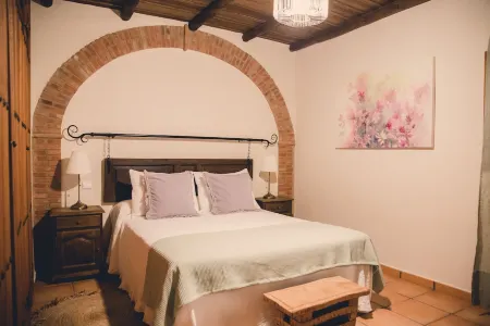 Rural Getaway with Private Pool in the Heart of Extremadura - Perfect for Famili