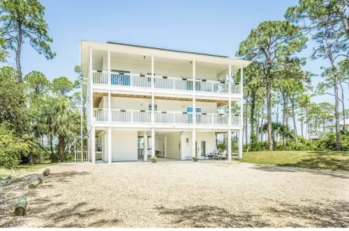 Happiness Bay: Saint George Island Waterfront Luxury