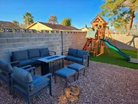 Family Largue House: Slide, Game Room & Jacuzzi