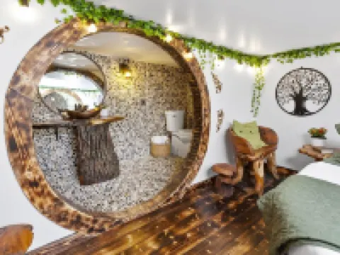 Hobbit House - Couples Hideaway Hotels in Fairview