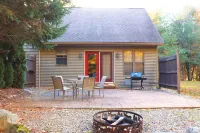 Moose Lodge - scenic Adirondack cabin escape + lake access