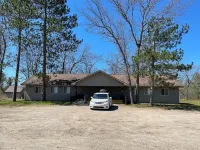 Vacation Lodge for Big Groups: 8Br/8BTH, Sleeps 36, Pool Table, Vball, Fire Pit