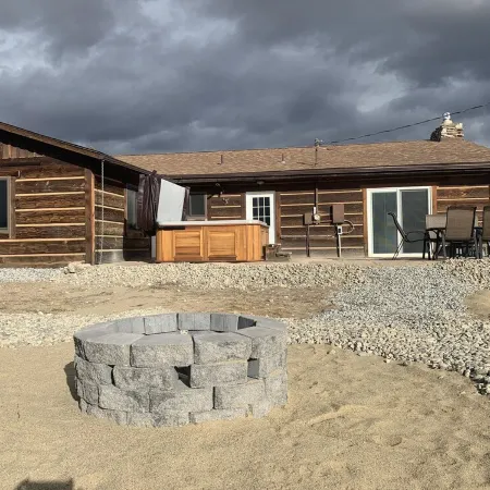 Scenic 3 bedroom cabin with hot tub
