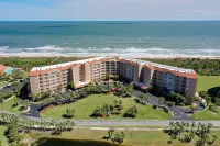 Oceanfront 2/2 Condo; Short walk to Pool & Beach