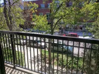 Cozy, modern Pearl St. condo. Ideal location!