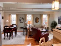 Beautifully Renovated Downtown Luxury Condo, a block from the rock!