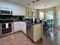 The perfect retreat!  Tucked away on a private lane, 15min to downtown Fairhope. Hotels in Baldwin County