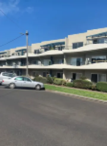 Waves Unit 113 bay views. Cowes beach & shops on your doorstep. Pet friendly!