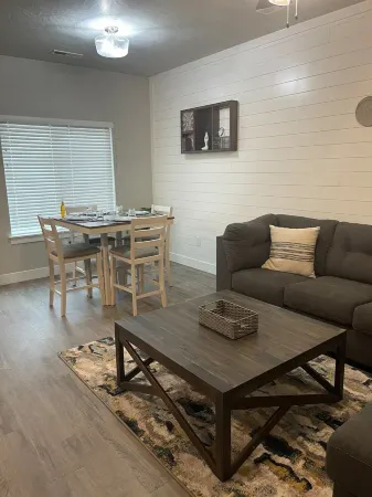 Cute Modern  townhouse close many Utah national parks