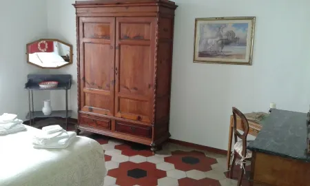 Liberty villa with private garden and parking. Close to the sea and the lake