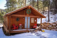 Private Hiking Trail! Cozy Canyon Cabin Near Rmnp w/ King Bed. Sleeps 4.