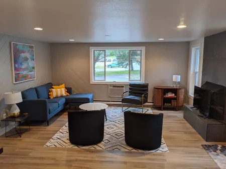 Newly Renovated In-Town Whitefish Townhome w/ Pool. Between Downtown & Ski Hill.