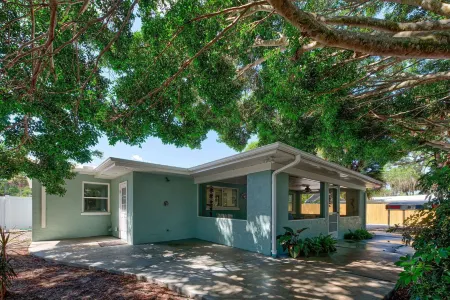 Coastal Retreat Отели рядом с достопримечательностью «Venice Myakka River Park»