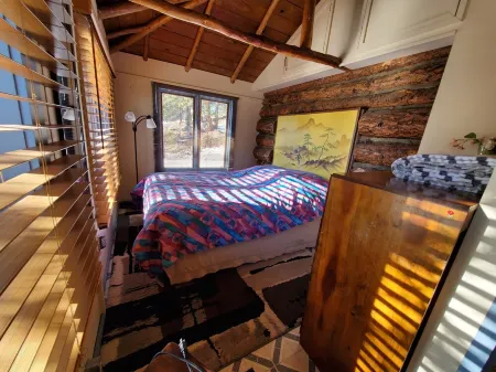 1900's Log Cabin with Spectacular Valley View Отели в г. Бейли