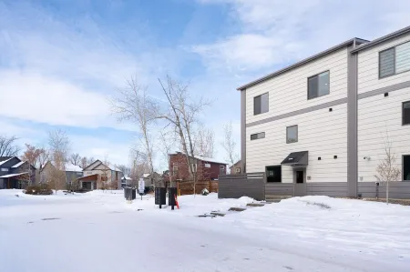 Spacious & Industrial Condo - Perfect for the Whole Gang! Dogs Ok & Great Rates! Отели в г. Фор Корнерс