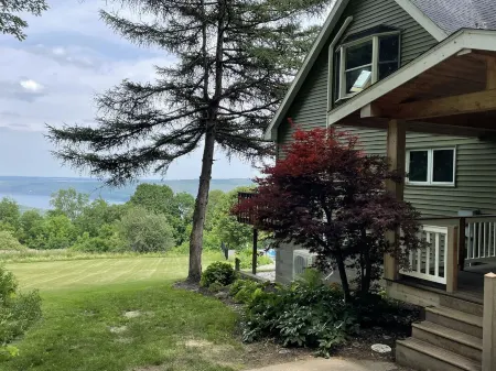 Private 3Bd3.5Ba w/ Lake View, Pool, Hot Tub, Fast Wi-Fi 🐶