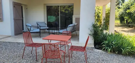Santoline, un Appartement T2 Climatisé, Tout Confort, au Coeur de la Provence Отели в г. Лорг
