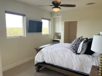 Private Hilltop Hideaway w/ resort pool & Outdoor Living