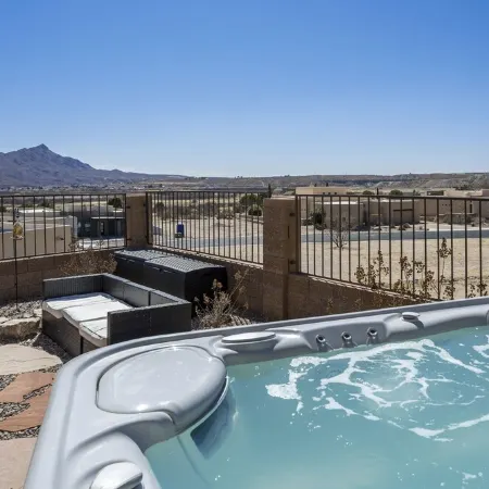 TURTLEBACK OASIS! Mins to Lake, Hot Springs & Golf
