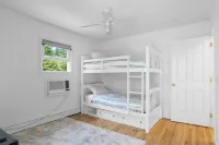 Beautiful remodeled 2 bedroom home — 5 min from the beach! 20 percent for week