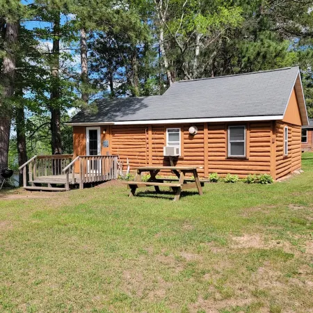 Rustic cabin getaway on the shore of Soo Lake in Phillips, WI