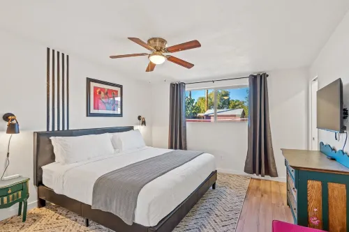 Clean & Renovated w\ hot tub, game room, firepit, & more!