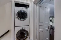 Breathtaking Victorian Mansion~2 Blocks to Cathedral~Huge Hidden Arcade~Theatre!