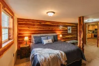 Brazos River Lodge on 15 acres