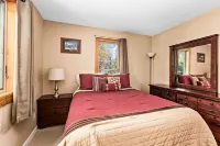 Northwoods Oasis close to Duluth - BOULDBERBELLE RETREAT