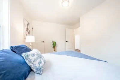 Port Orchard Retreat- 5 Minutes from Downtown Log Cabin Museum 주변 호텔