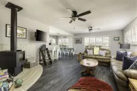 Strandcastle - Oceanview  - Dog Yard - SO much Parking! - Steps from Sand