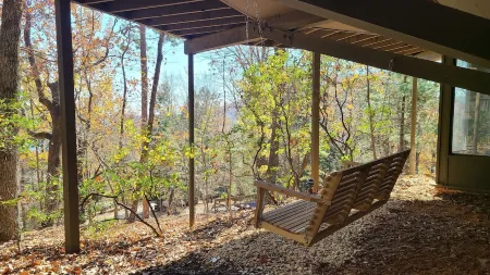 Treetopper. The Perfect Mountain Retreat. Feels like you are in the trees!