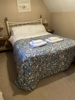 Endways Cottage 18th Century Cottage. Sleeps 6 in 3 bedrooms with 2 bathrooms.