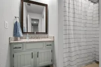 The Haven-Cute 3BR in Town
