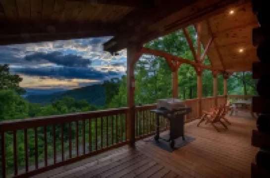 Incredible Views, Hot Tub, Pool Table, Waterfalls, Hiking