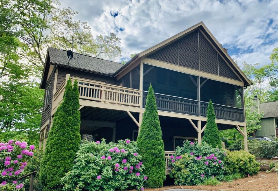 Walk In Waterfall Room New Summer Bookings Available! Screened Porch with Fireplace, Walk to ...