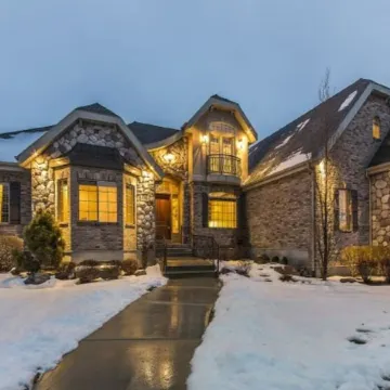 Luxury Basement Full Apartment with Private Entrance