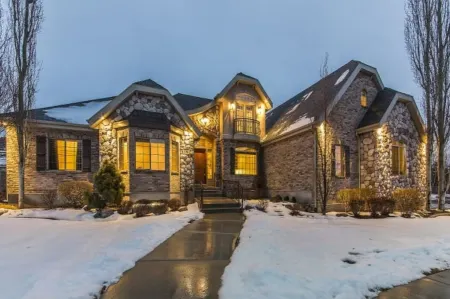 Luxury Basement Full Apartment with Private Entrance